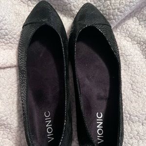Black pointed flat dress shoes.